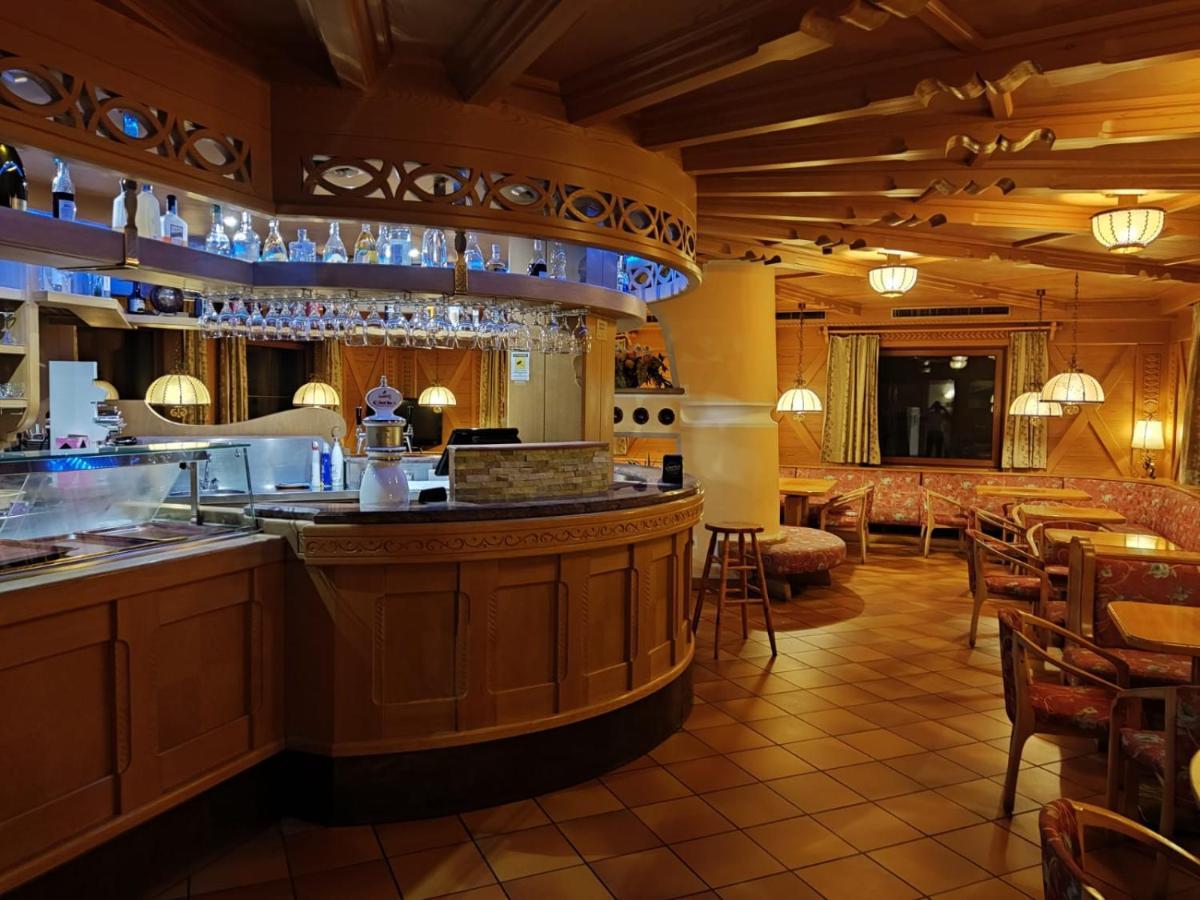Hotel Rododendro Val Di Fassa Кампітелло-ді-Фасса Екстер'єр фото